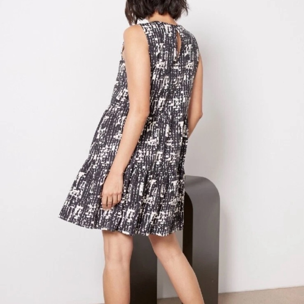 EVEREVE Giana Tiered Shift Dress • Black & Ivory Abstract Print • Size Small - Picture 2 of 10